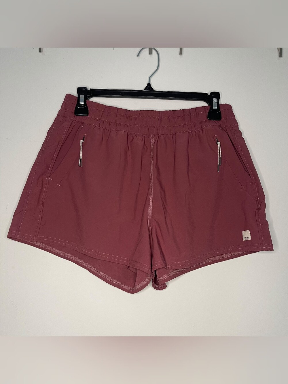 VUORI Dash Shorts Women’s Large 3” Inseam Rose Red Stretch Athletic Active EUC